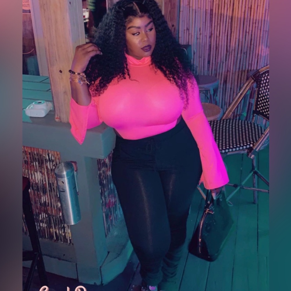 ON IN 15!! FOLLOW ON IG @COUPSLUXXURY FOR GIVVYY - Picture 1 of 16